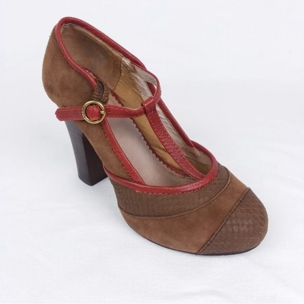 Fossil Heels in Brown